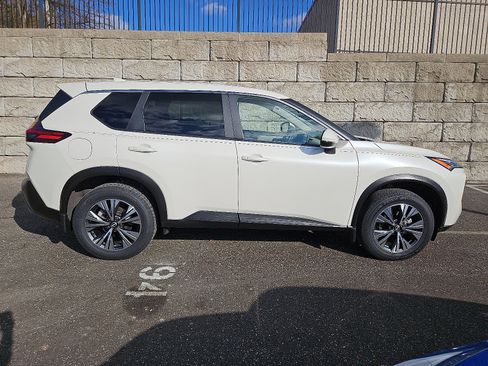 Certified 2023 Nissan Rogue SV image 7