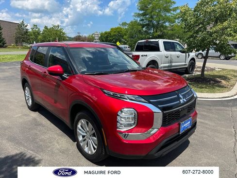 Used 2025 Mitsubishi Outlander ES AWD/4WD image 1