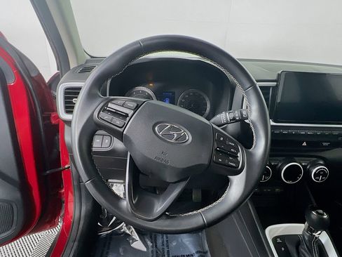 Certified 2022 Hyundai Venue Limited image 12