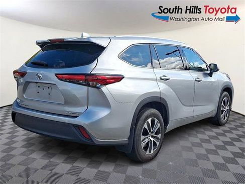 Certified 2022 Toyota Highlander XLE image 6