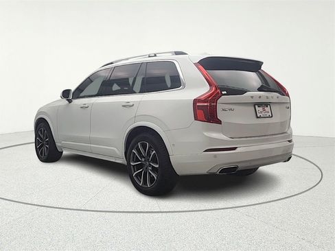 Used 2017 Volvo XC90 T6 Momentum w/ Vision Package image 5