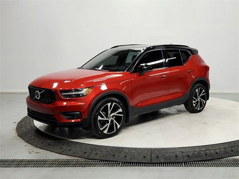 Used 2021 Volvo XC40 T5 R-Design w/ Protection Package image 3