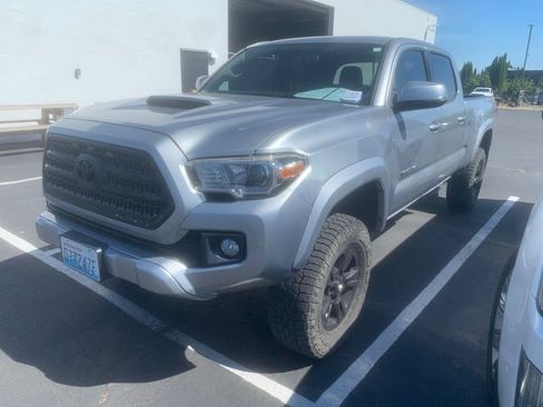 Used 2017 Toyota Tacoma TRD Sport w/ Tow Package AWD/4WD image 1
