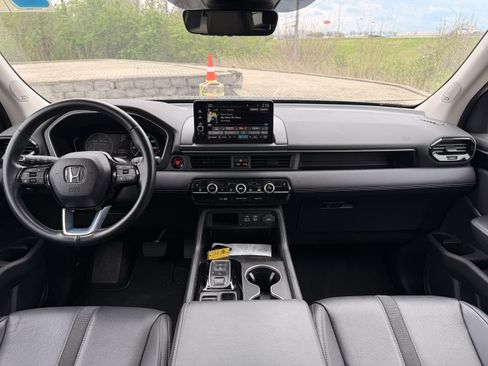 Used 2024 Honda Pilot Touring image 16