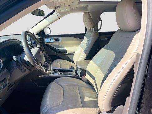Used 2020 Ford Explorer Platinum w/ Premium Technology Package image 22