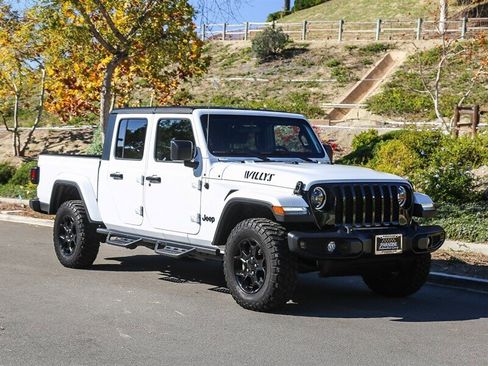 Used 2023 Jeep Gladiator Willys image 8