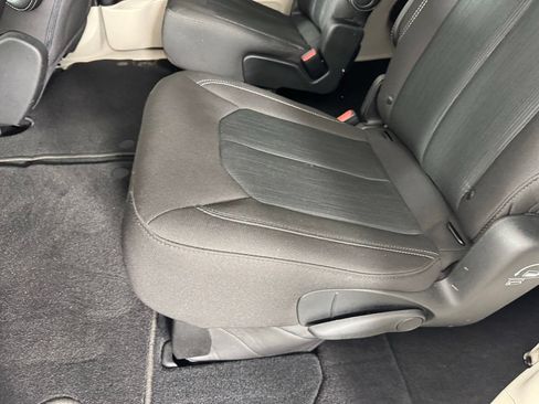Used 2023 Chrysler Voyager LX FWD image 31