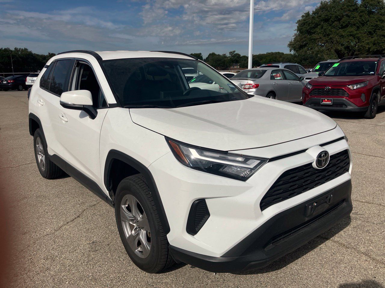 Used 2025 Toyota RAV4 XLE FWD image 3