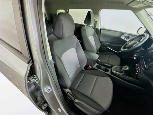 Used 2025 Kia Soul LX w/ LX Technology Package image 29