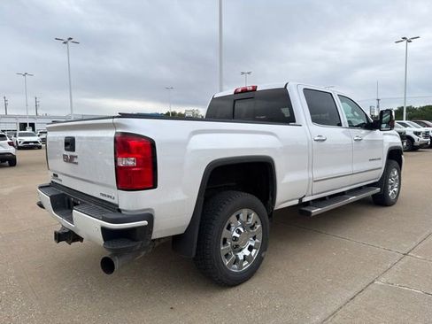 Used 2018 GMC Sierra 2500 Denali w/ Duramax Plus Package AWD/4WD image 3