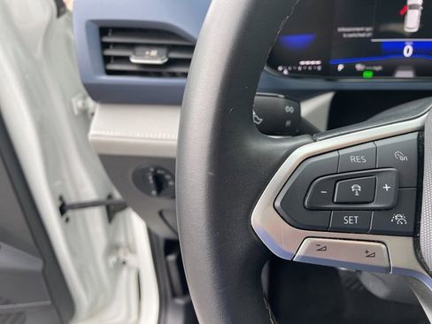 Used 2024 Volkswagen Taos SE image 8