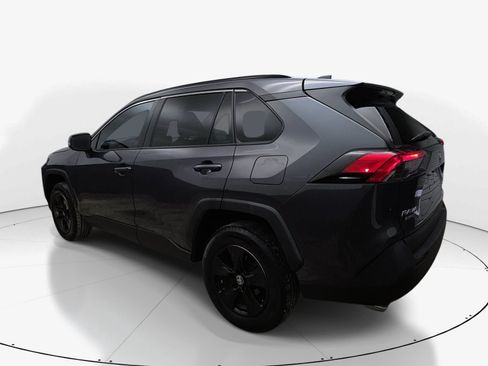 Used 2021 Toyota RAV4 XLE w/ Convenience Package FWD image 6