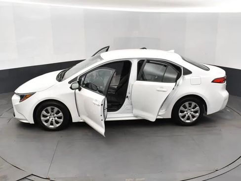 Used 2025 Toyota Corolla LE image 7