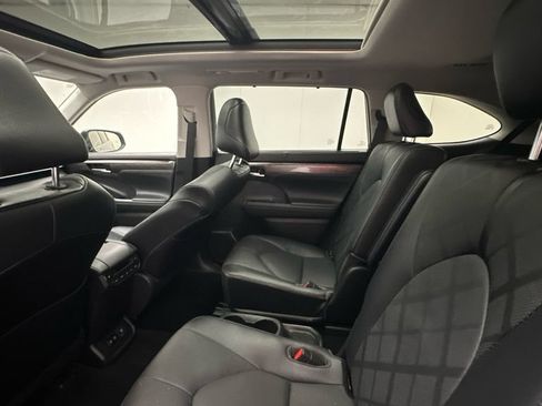 Certified 2021 Toyota Highlander Platinum AWD/4WD image 10