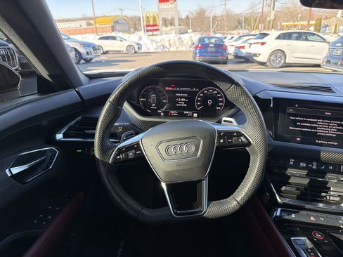 Certified 2024 Audi e-tron GT Premium Plus image 7