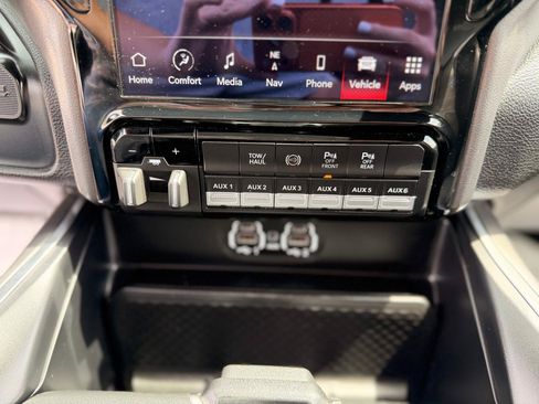 Used 2023 GMC Sierra 1500 Denali AWD/4WD image 36