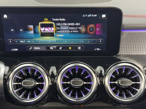 Used 2022 Mercedes-Benz EQB 350 4MATIC image 25