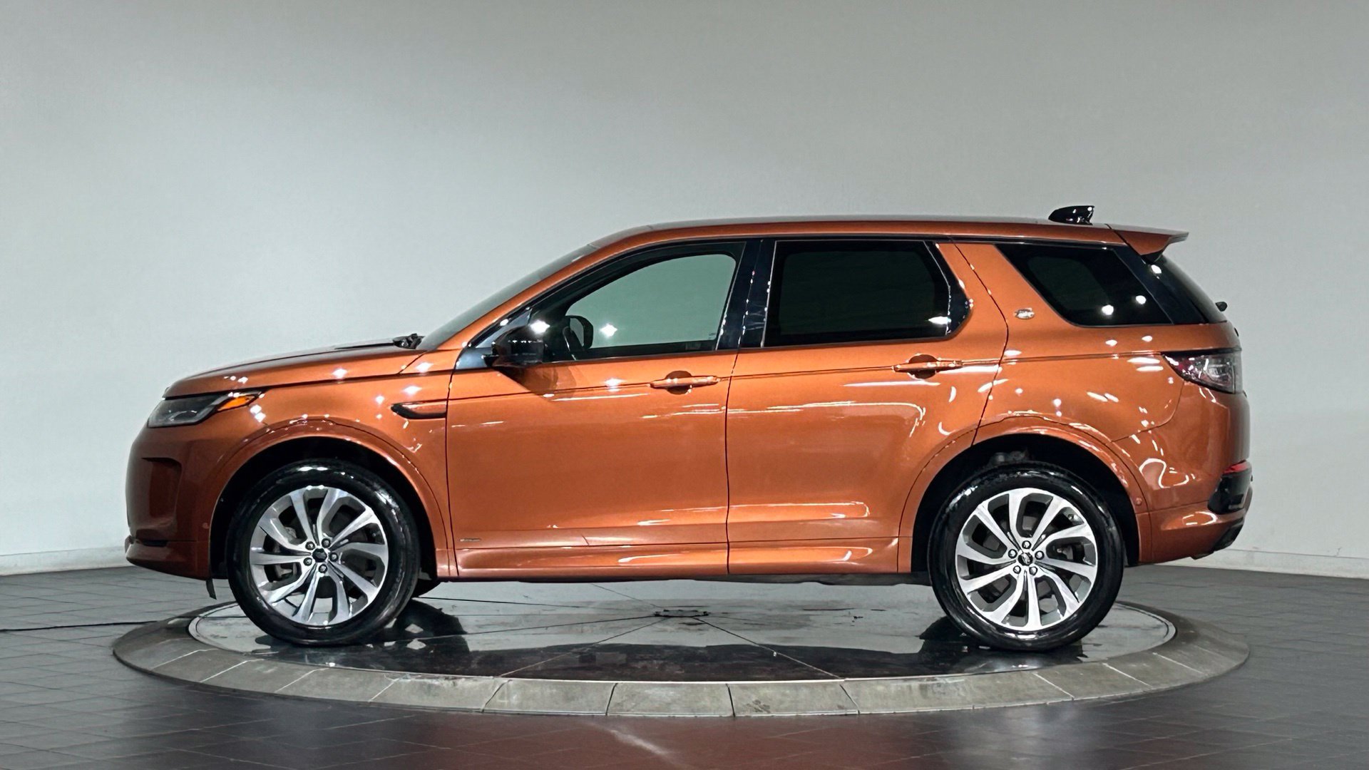 Used 2021 Land Rover Discovery Sport SE R-Dynamic AWD/4WD image 6