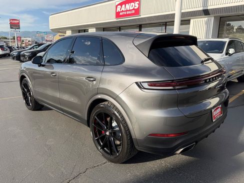 Used 2024 Porsche Cayenne w/ Technology Package AWD/4WD image 11