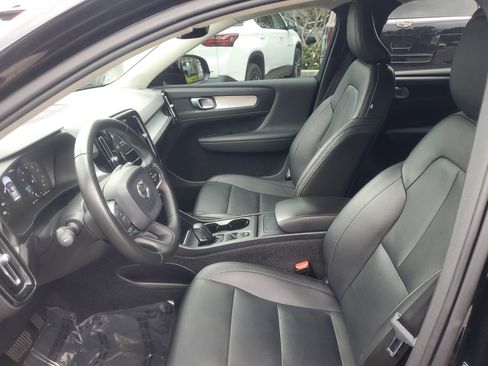 Used 2021 Volvo XC40 T4 Momentum w/ Protection Package Premier image 15