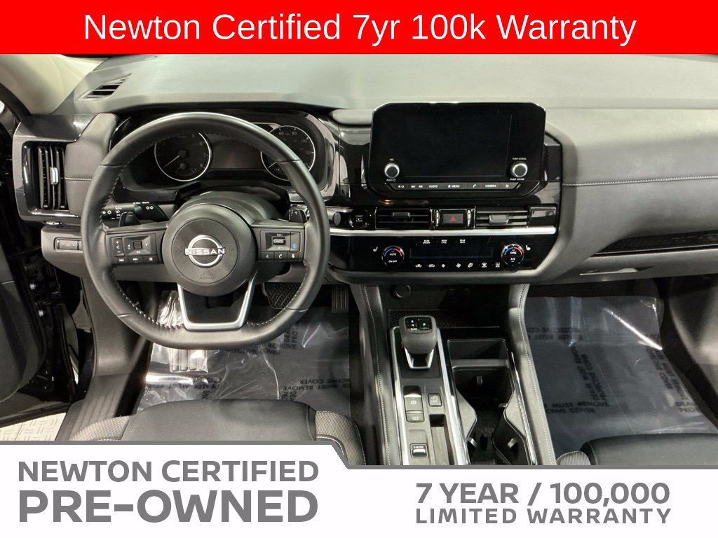 Used 2025 Nissan Pathfinder SV FWD image 11