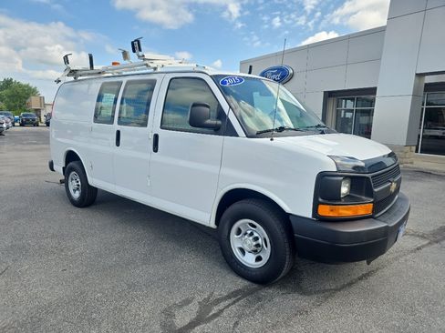 Used 2015 Chevrolet Express 2500 RWD image 4