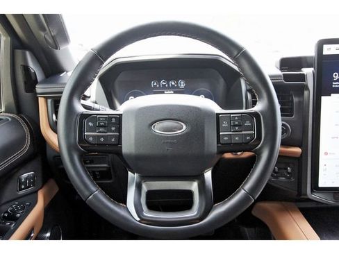 Used 2023 Ford Expedition Platinum RWD image 14