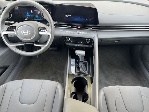 Used 2025 Hyundai Elantra SEL image 31