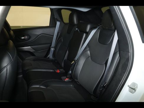 Used 2022 Jeep Cherokee Latitude Lux w/ Sun & Sound Group image 28