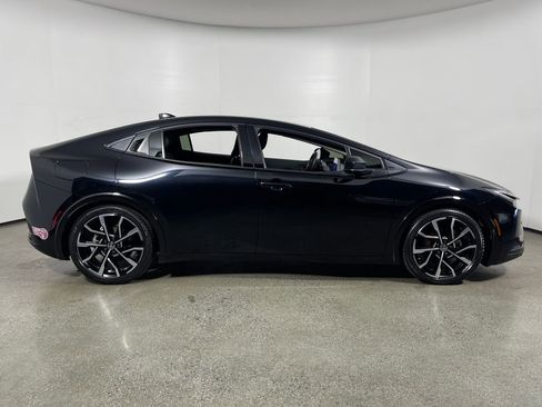 Used 2023 Toyota Prius Prime FWD image 2