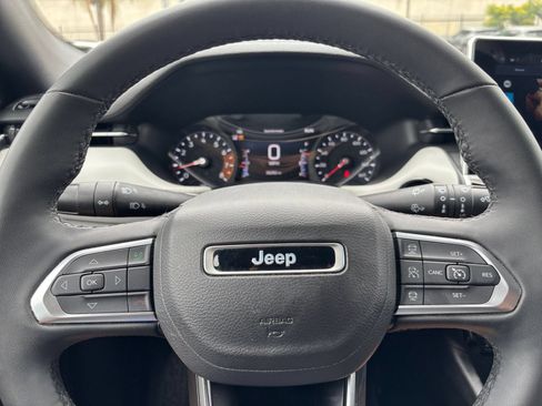 Used 2025 Jeep Compass Limited AWD/4WD image 24