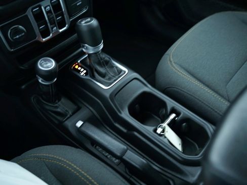 Used 2025 Jeep Wrangler Sport S image 18