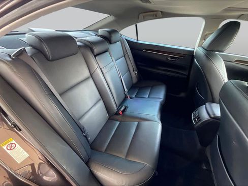 Used 2014 Lexus ES 350 w/ Luxury Package FWD image 17