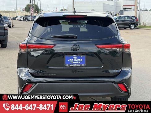 Used 2022 Toyota Highlander LE image 8
