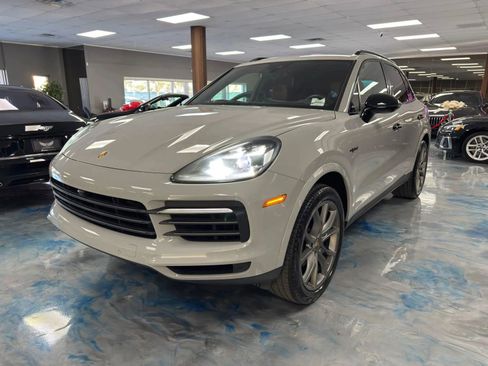 Used 2022 Porsche Cayenne Platinum Edition w/ Premium Package Plus AWD/4WD image 25