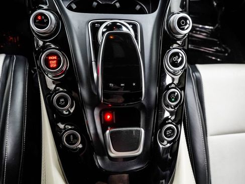 Used 2018 Mercedes-Benz AMG GT Roadster image 21