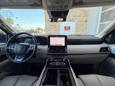 Used 2021 Lincoln Navigator L Reserve w/ Luxury Package RWD image 25