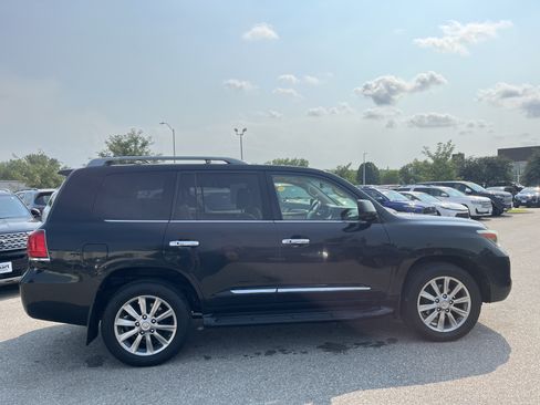 Used 2011 Lexus LX 570 4WD w/ Luxury Pkg image 4