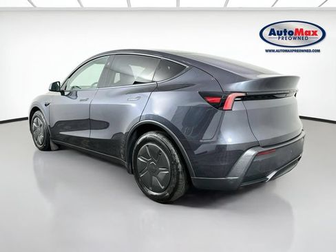Used 2026 Tesla Model Y AWD image 5
