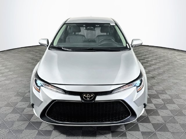 Used 2024 Toyota Corolla LE FWD image 2