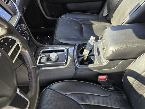 Used 2019 Chrysler 300 Limited RWD image 13