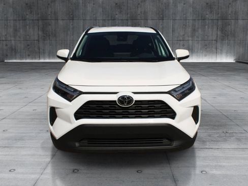 Used 2025 Toyota RAV4 XLE FWD image 7