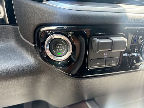 New 2026 GMC Sierra 1500 SLT w/ SLT Convenience Package AWD/4WD image 17