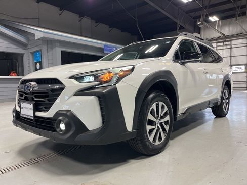 Certified 2025 Subaru Outback Premium image 3