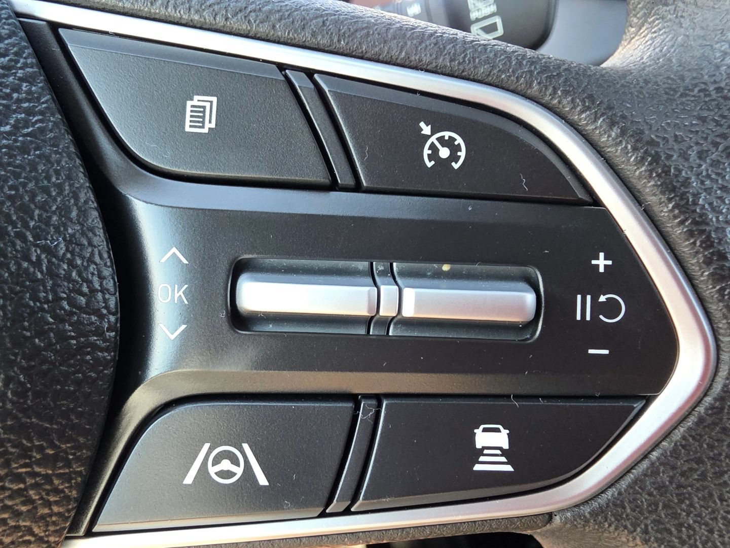 Used 2023 Hyundai Santa Fe SE AWD/4WD image 29