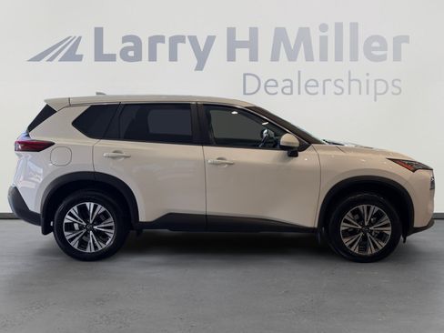 Used 2023 Nissan Rogue SV FWD image 6