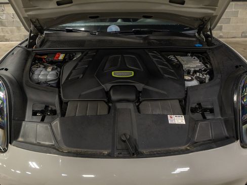 Used 2021 Porsche Cayenne Turbo S image 76