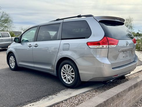 Used 2013 Toyota Sienna XLE image 5