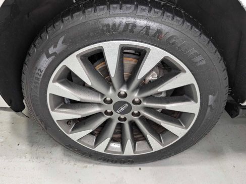 Used 2020 Lincoln Navigator Reserve w/ Luxury Package image 3