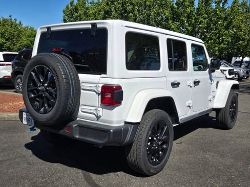 Used 2024 Jeep Wrangler Unlimited Sahara AWD/4WD image 4